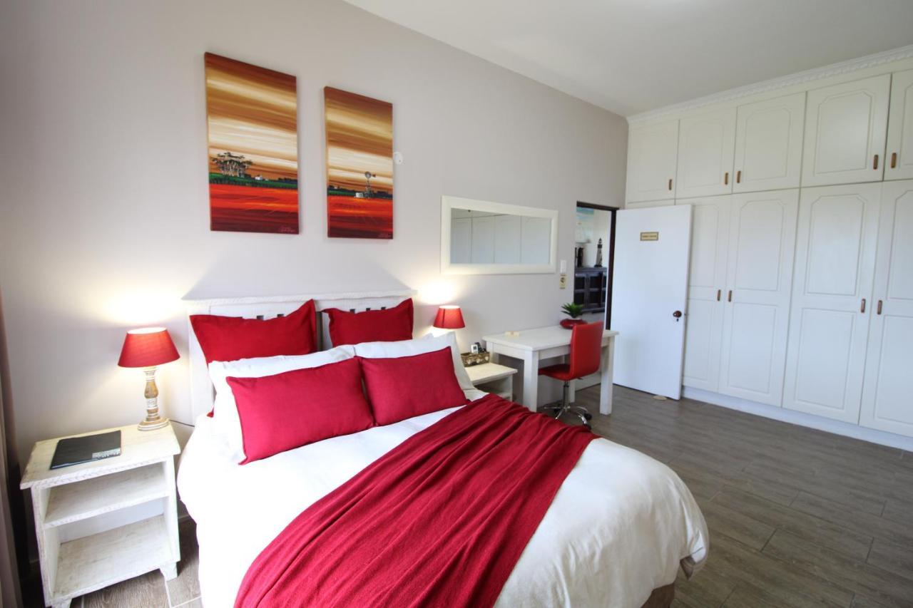 Cove View B&B East London Bagian luar foto
