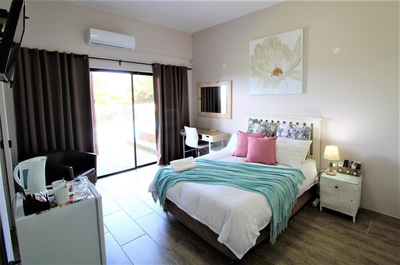 Cove View B&B East London Bagian luar foto