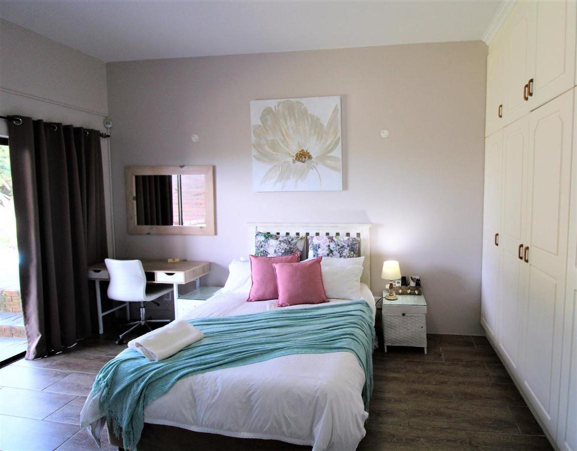 Cove View B&B East London Bagian luar foto