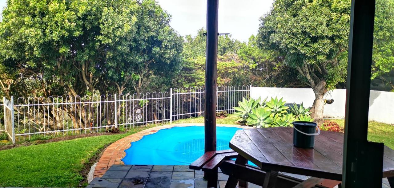 Cove View B&B East London Bagian luar foto