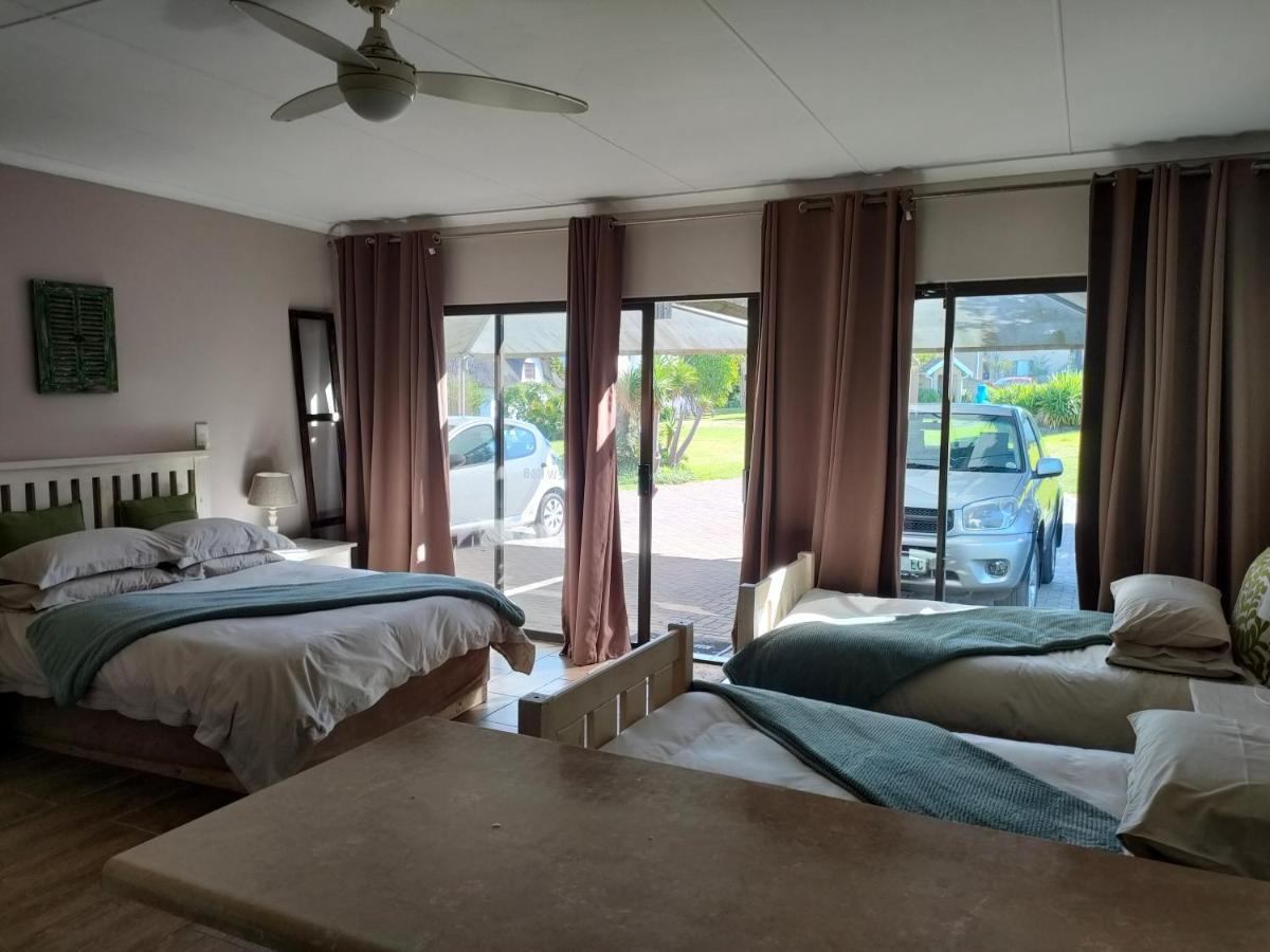 Cove View B&B East London Bagian luar foto