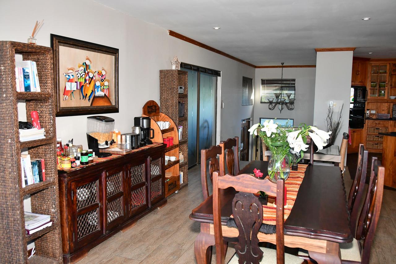 Cove View B&B East London Bagian luar foto